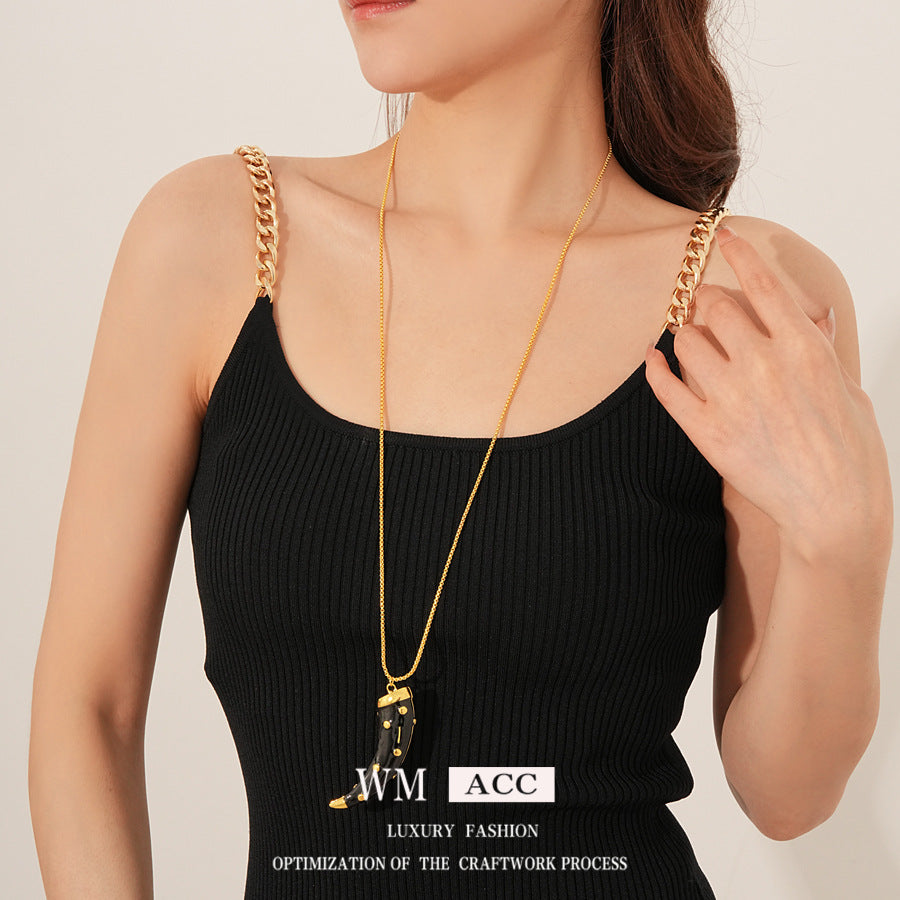 Medieval vintage Oil Drip Ox Horn Pendant Necklace Fashion Versatile Collarbone Chain Unique Design Sense Accessory