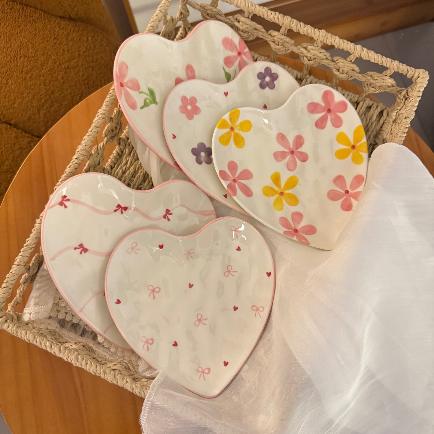 Korean Style ins Wind Hand-painted Heart Ceramic Cup and Saucer Hand Pinched Irregular Heart-Shaped Coffee Cup and Saucer Afternoon Tea Cup and Saucer