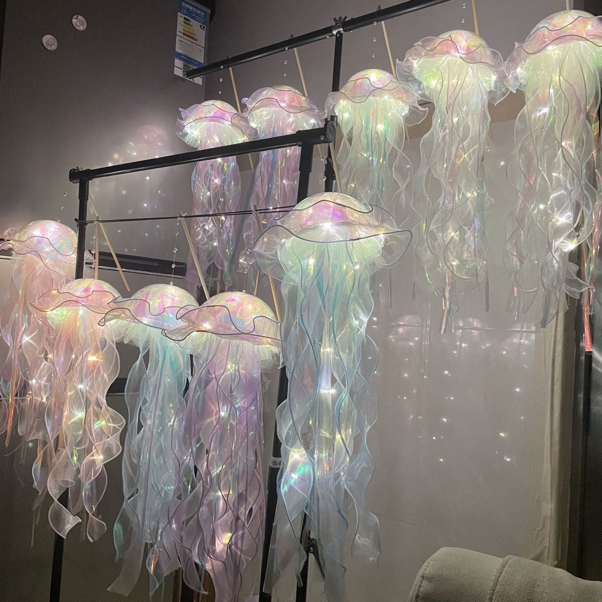 New Handheld Glowing Jellyfish Lantern with Colorful Streamers, Flashing Night Light for Children, Street Stall Night Market Octopus Light Toy
