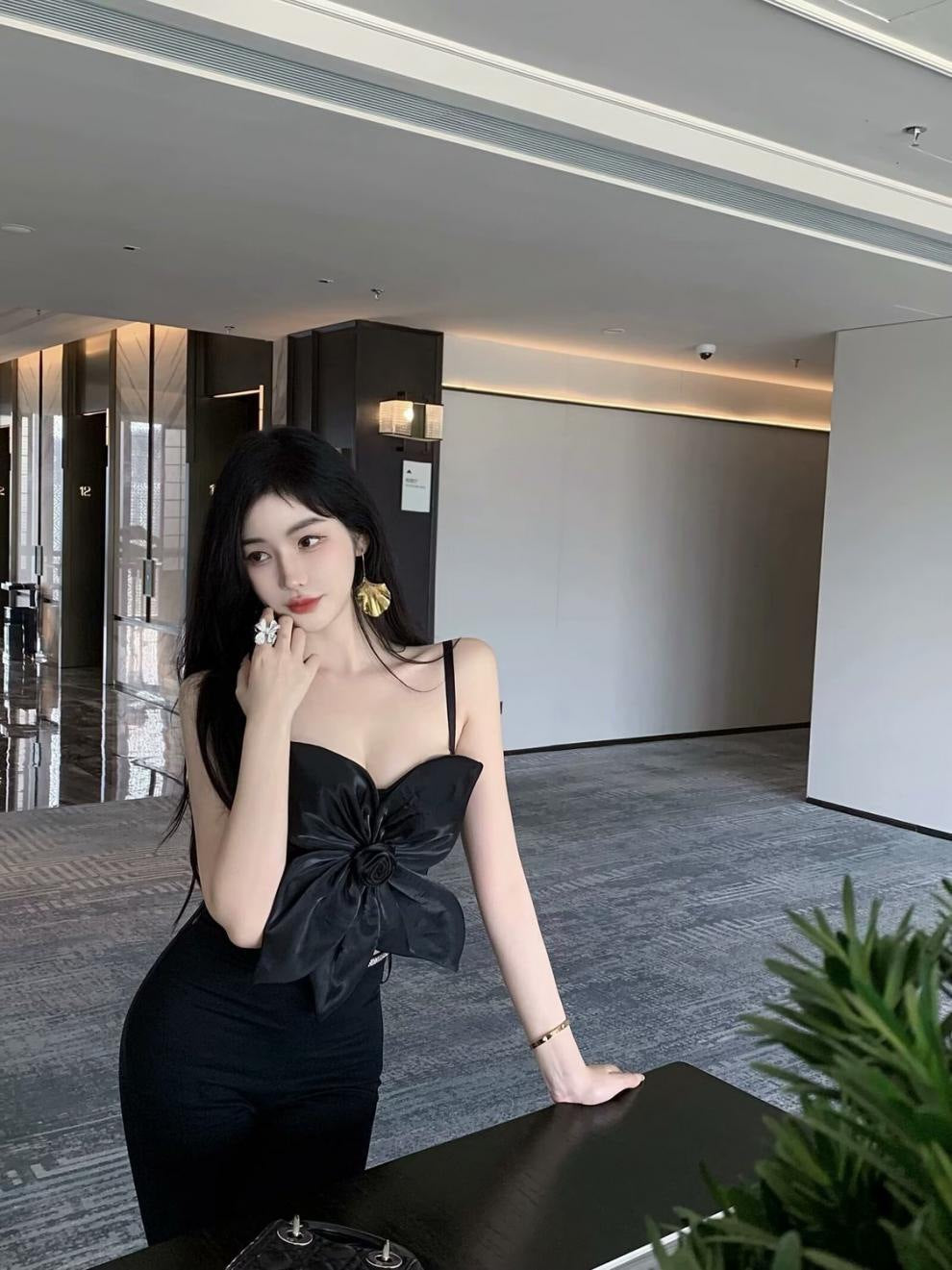 2024New Pure Desire Socialite Temperament Royal Sister Hot Girl Satin Three-Dimensional Flower Slimming Versatile Camisole Top