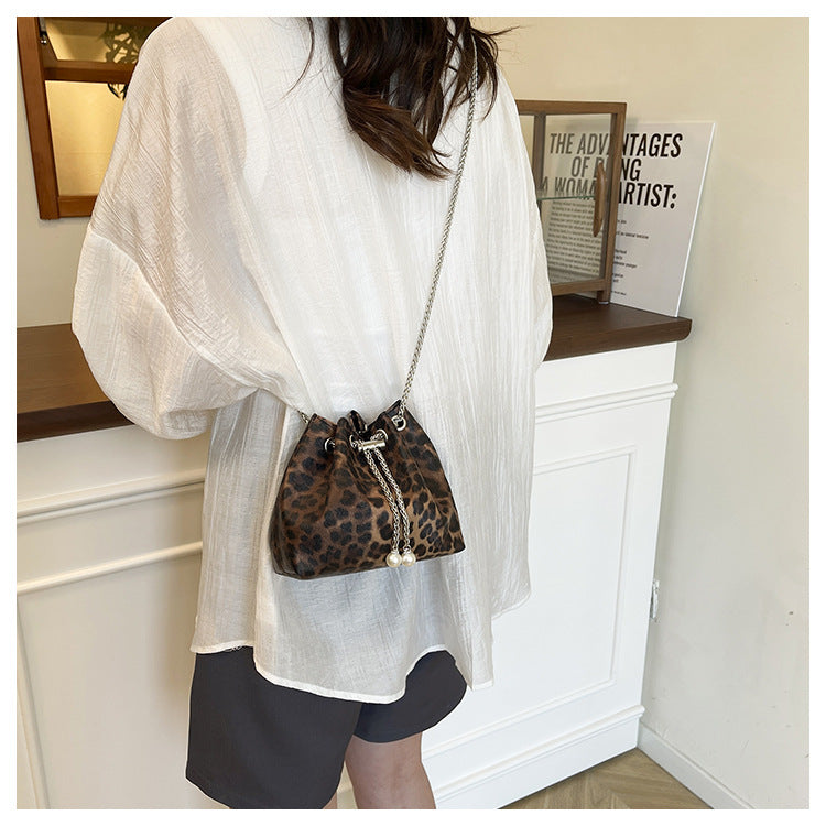 Personalized Chain Large Capacity Stylish Fashion Leopard Print Drawstring Winter2024New Zebra Pattern Shoulder Bucket Bag