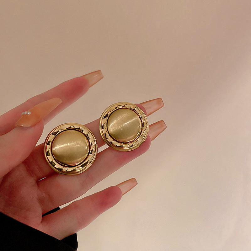 Silver Needle Metal Earrings High-end Simple Stud Earrings Fashion Versatile Light Luxury Unique Niche Earrings Yiwu Wholesale