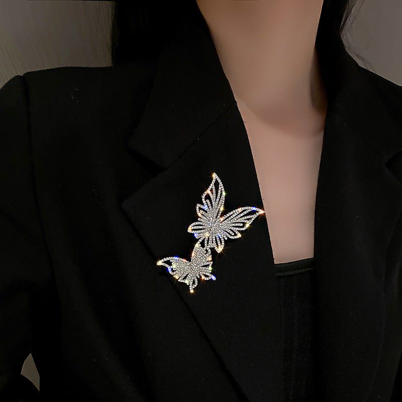 Inlaid Diamond Pearl Digital Flower Brooch French Light Luxury Elegant Pin Fashion Niche High-end Suit Accessory for Women