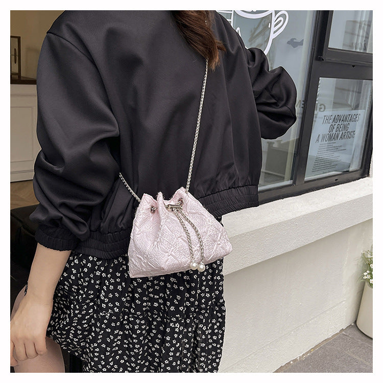 Cross-border Drawstring Bucket Small Bag for Women2025New Stylish Pleated Flower Bag Fashionable Round Chain Crossbody Bag