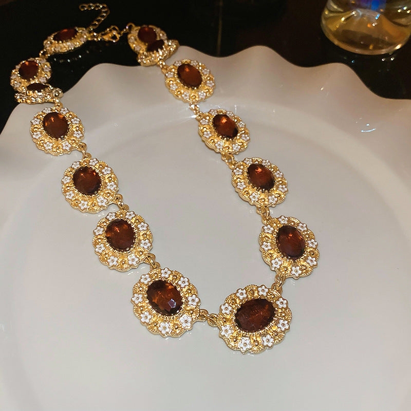 Medieval vintage Light Luxury Necklace Palace Style Heavy Craft Inlaid Diamond Water Drop Collarbone Chain High-end Vintage Necklace for Women