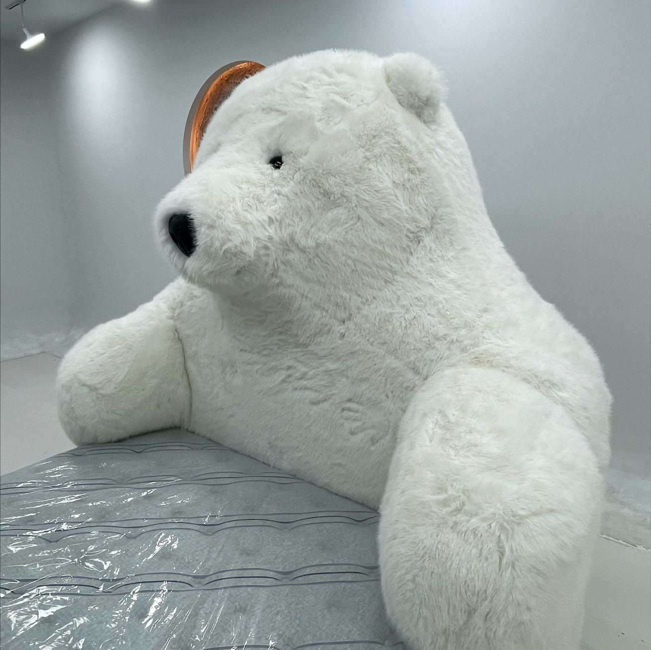 Internet Celebrity Creative Large Two-Dimensional Animal Polar Bear Monster Bed Genuine Leather Fabric Plush Light Luxury Minimalist Cream Bed