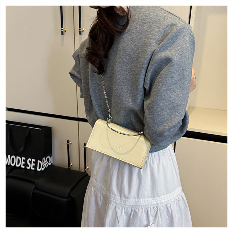 2025Spring New Chain Women's Bag Fashion Simple Stylish Single Shoulder Crossbody Bag Retro Handheld Small Square Women's Bag