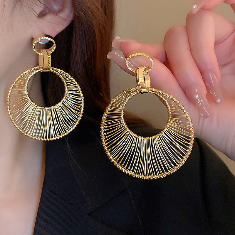 Silver Needle Metal Earrings High-end Simple Stud Earrings Fashion Versatile Light Luxury Unique Niche Earrings Yiwu Wholesale