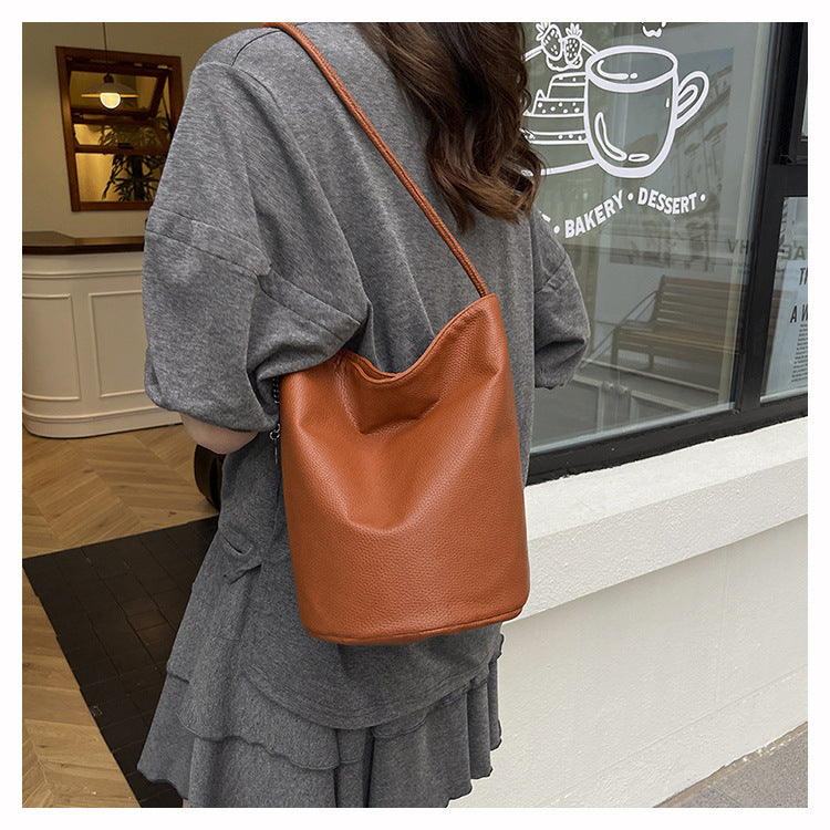Women's Commuter Tote Bag Versatile2024New Fashion Large Capacity Bucket Crossbody Bag High-end Single Shoulder Underarm Bag