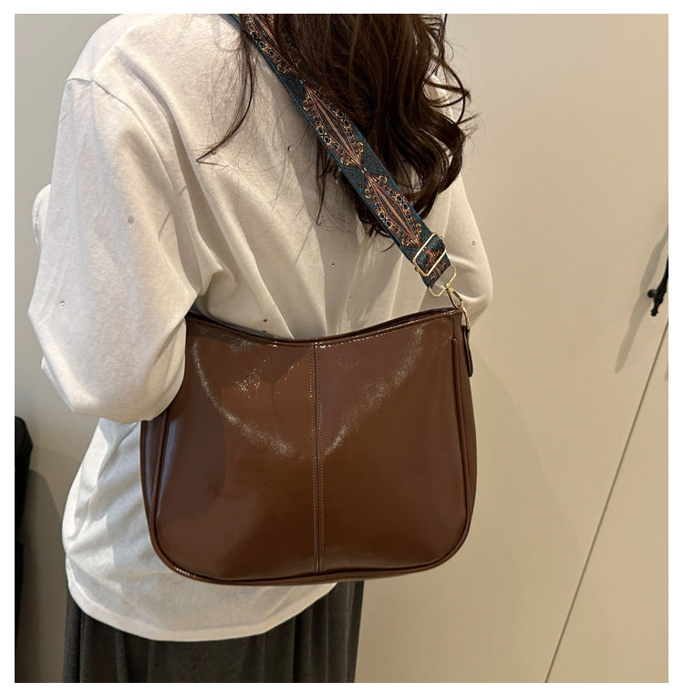 2025Summer New Women's Bag Simple Fashion Single Shoulder Bag European and American Trendy Women's Crossbody Bag Commuter Tote Bag