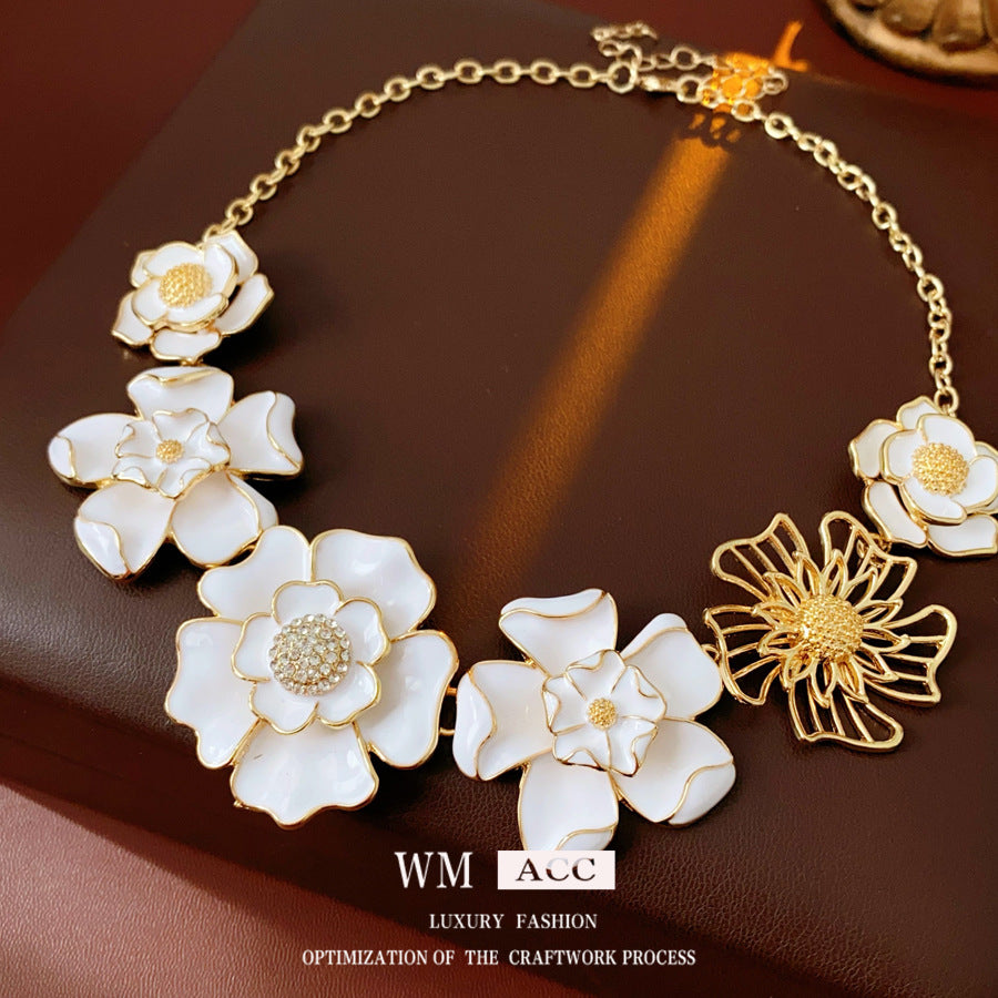 Medieval vintage Oil Drip Flower Necklace Vintage Court Style Fashion Versatile Collarbone Chain Exquisite Versatile Jewelry