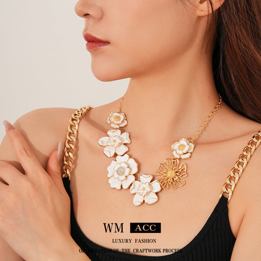 Medieval vintage Oil Drip Flower Necklace Vintage Court Style Fashion Versatile Collarbone Chain Exquisite Versatile Jewelry