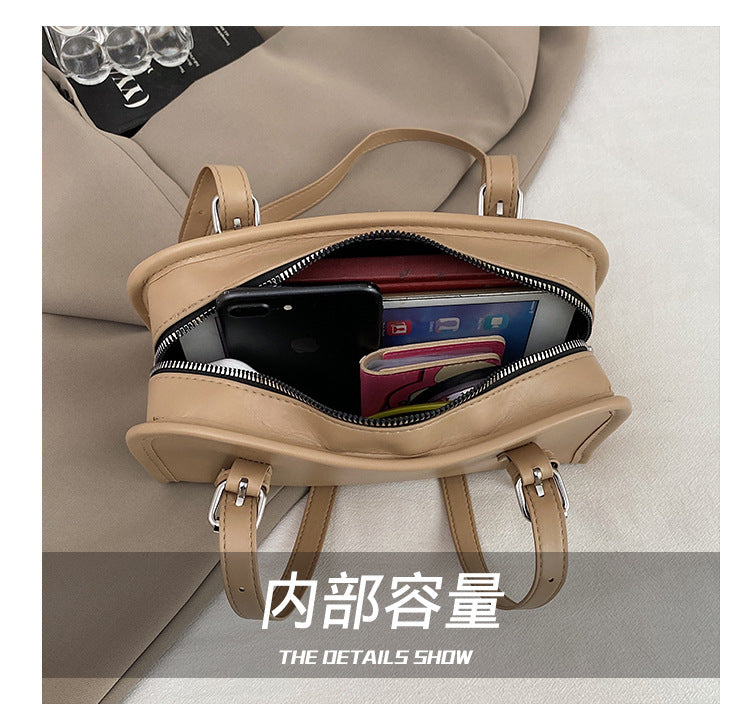 2025Spring New Crossbody Handbag Underarm Fashion Versatile Trendy Internet Celebrity Design High-Quality Texture Girlfriend Bag