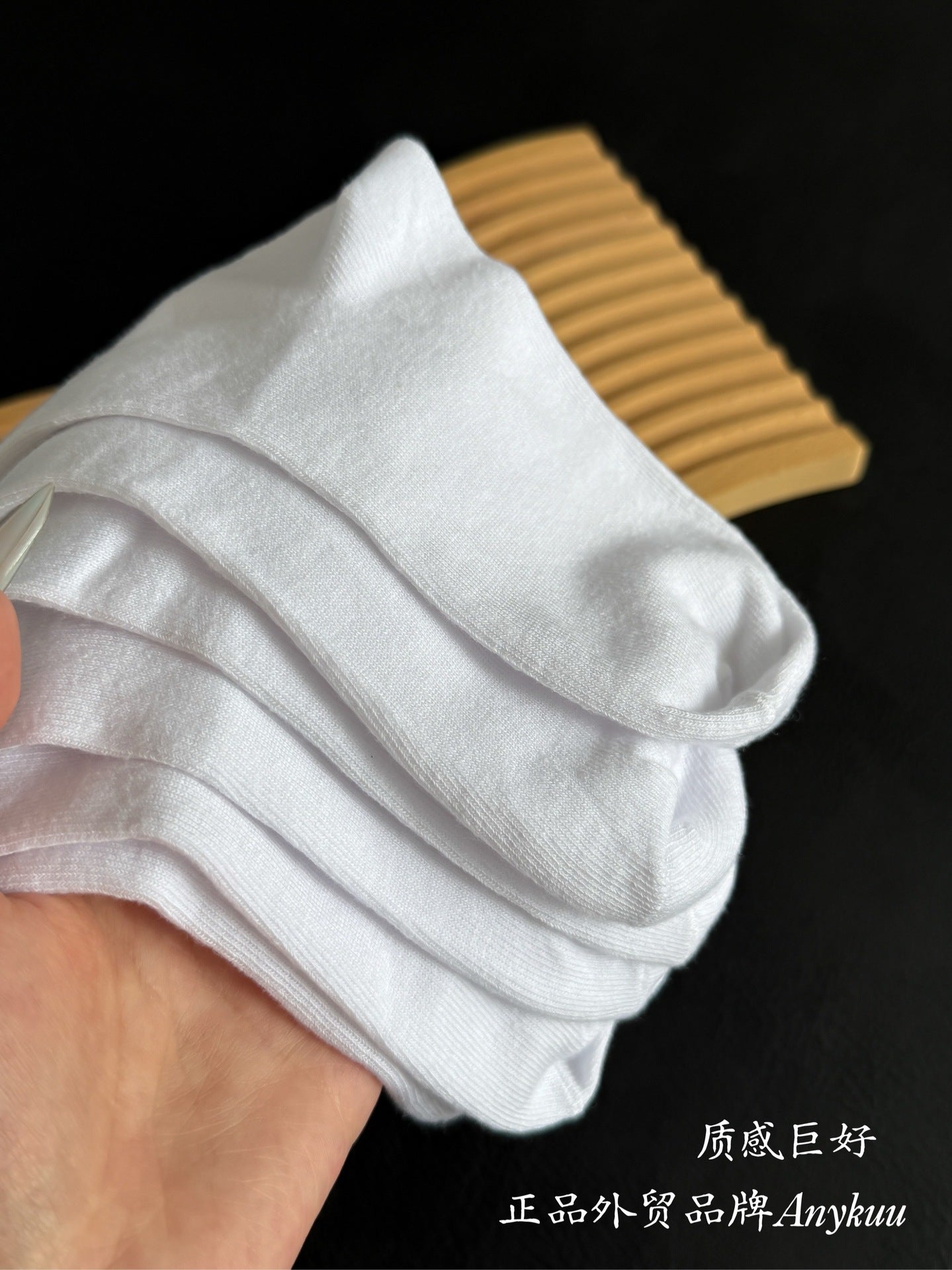Children's Mid-Calf White Socks Moisture-Wicking Breathable Simple Sports Socks for Boys and Girls Comfortable and Durable White Socks http://detail.1688.com/offer/969182966859.html