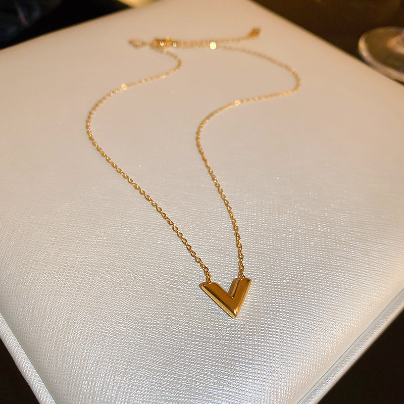 18K Real Gold Plated Moon Heart Pendant Necklace Simple Versatile Elegant Collarbone Chain Light Luxury High-End Necklace