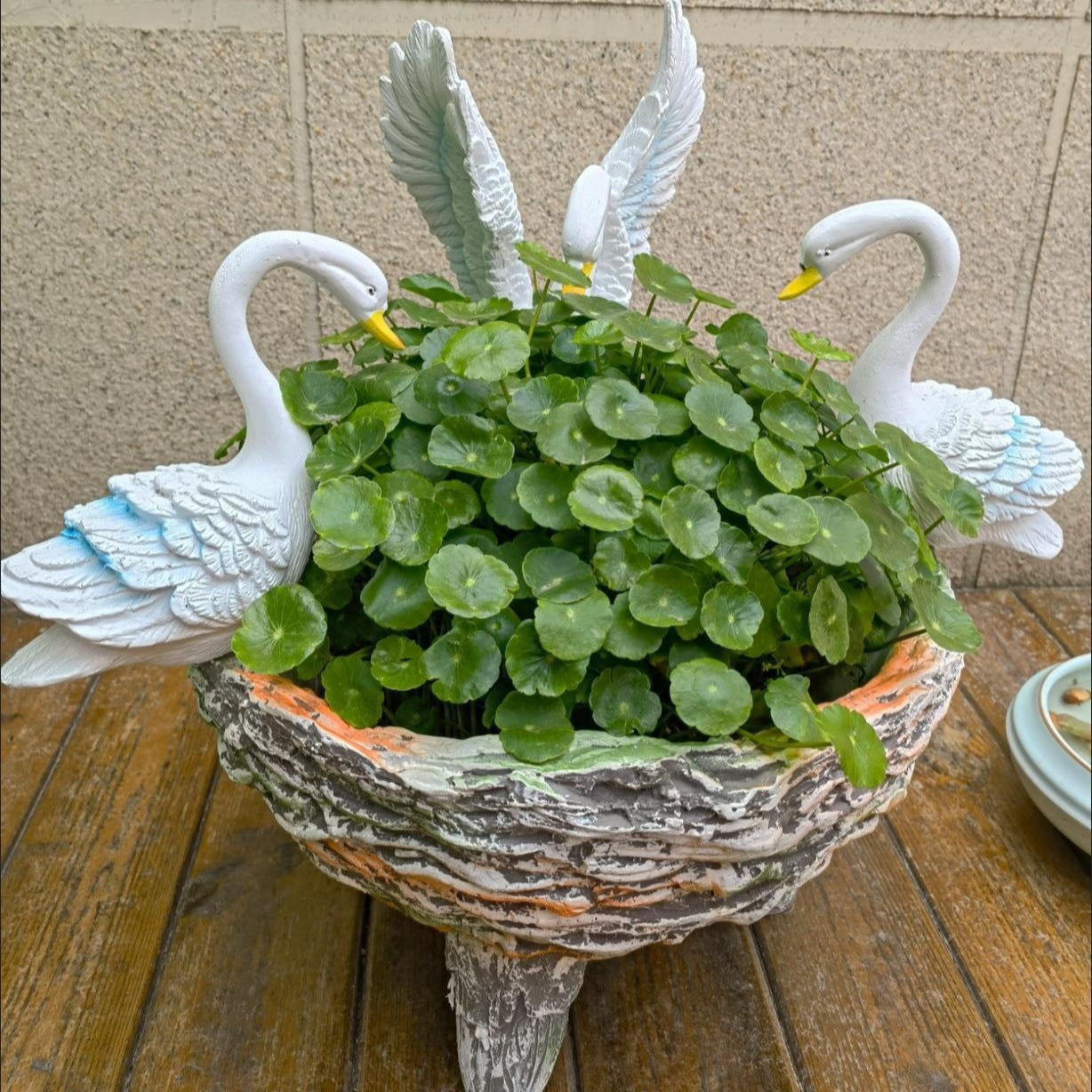 Creative Villa Outdoor Landscape Ornament Resin Green Radish Flower Pot Garden Courtyard Swan Pot Hydroponic Green Plant Container