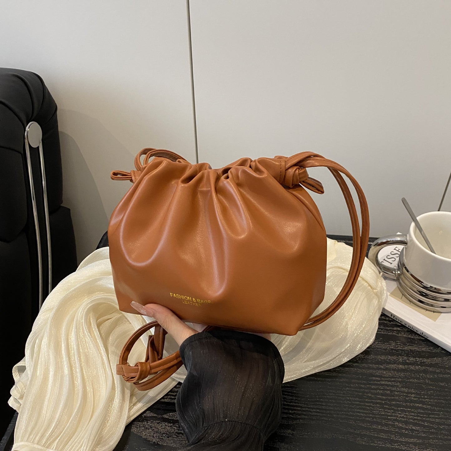 This year's trendy casual fashion elegant women's bag2025New versatile trendy single-shoulder bag with a high-end feel bucket bag