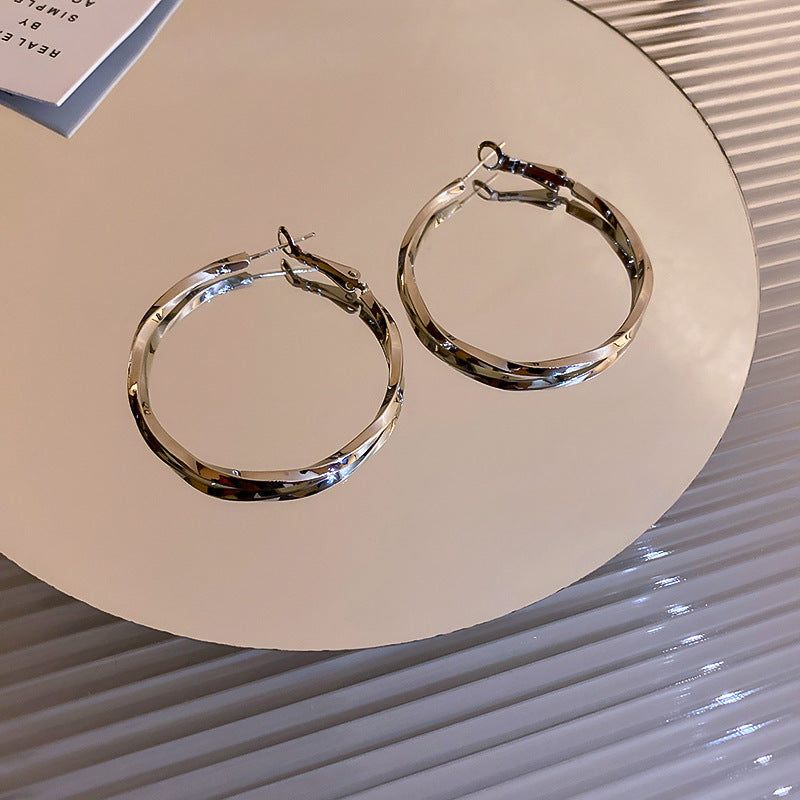 Silver Needle Irregular Round Earrings Simple Minimalist Style Fashion European and American Stud Earrings Elegant Light Luxury High-end Feel Earrings for Women