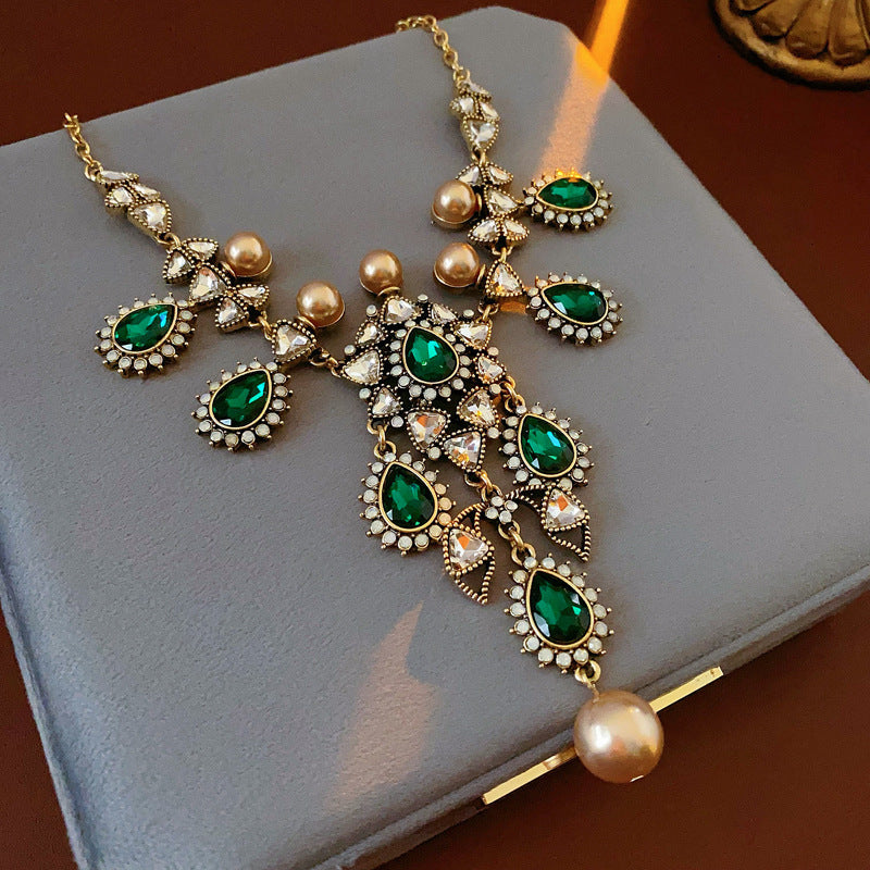 Medieval vintage Light Luxury Necklace Palace Style Heavy Craft Inlaid Diamond Water Drop Collarbone Chain High-end Vintage Necklace for Women