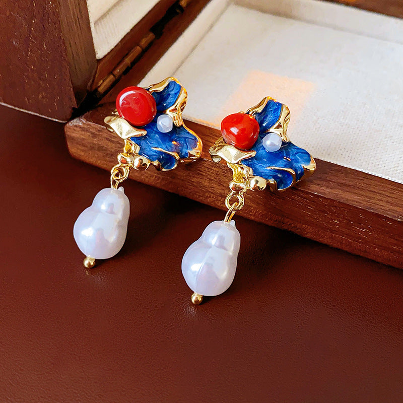 Medieval vintage Silver Needle Stud Earrings Elegant Light Luxury Palace Style Pearl Earrings Versatile High-end Vintage Earrings