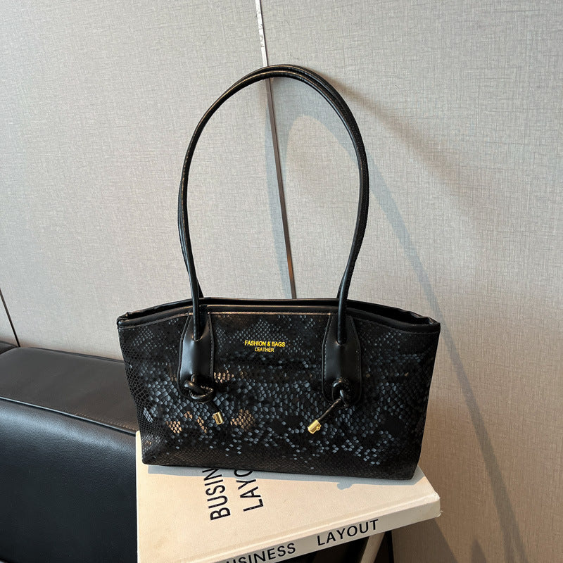 High-end stylish large-capacity women's bag2025New Spring and Summer Niche Single Shoulder Underarm Bag for Work and Commuting