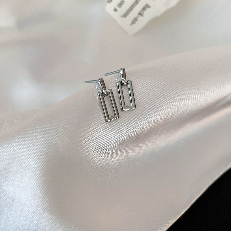 Silver Needle Metal Earrings High-end Simple Stud Earrings Fashion Versatile Light Luxury Unique Niche Earrings Yiwu Wholesale