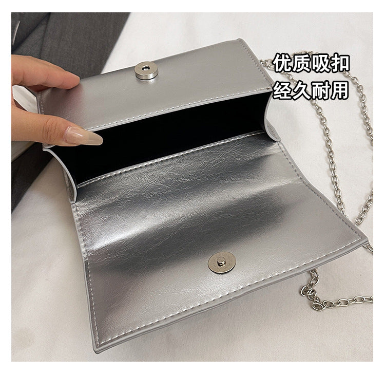 2025Spring New Chain Women's Bag Fashion Simple Stylish Single Shoulder Crossbody Bag Retro Handheld Small Square Women's Bag