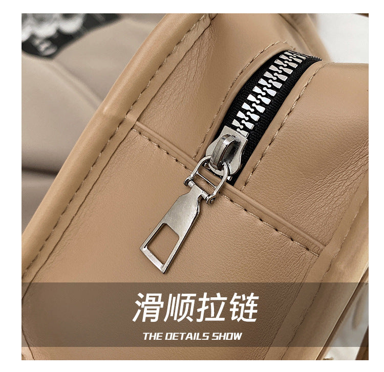 2025Spring New Crossbody Handbag Underarm Fashion Versatile Trendy Internet Celebrity Design High-Quality Texture Girlfriend Bag