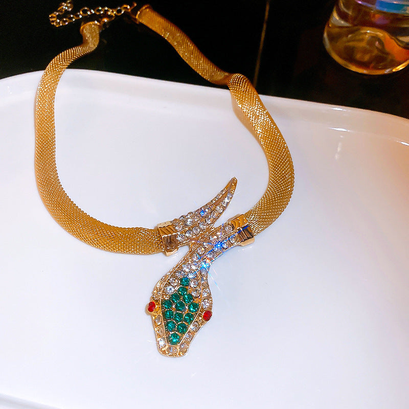 Medieval vintage Light Luxury Necklace Palace Style Heavy Craft Inlaid Diamond Water Drop Collarbone Chain High-end Vintage Necklace for Women