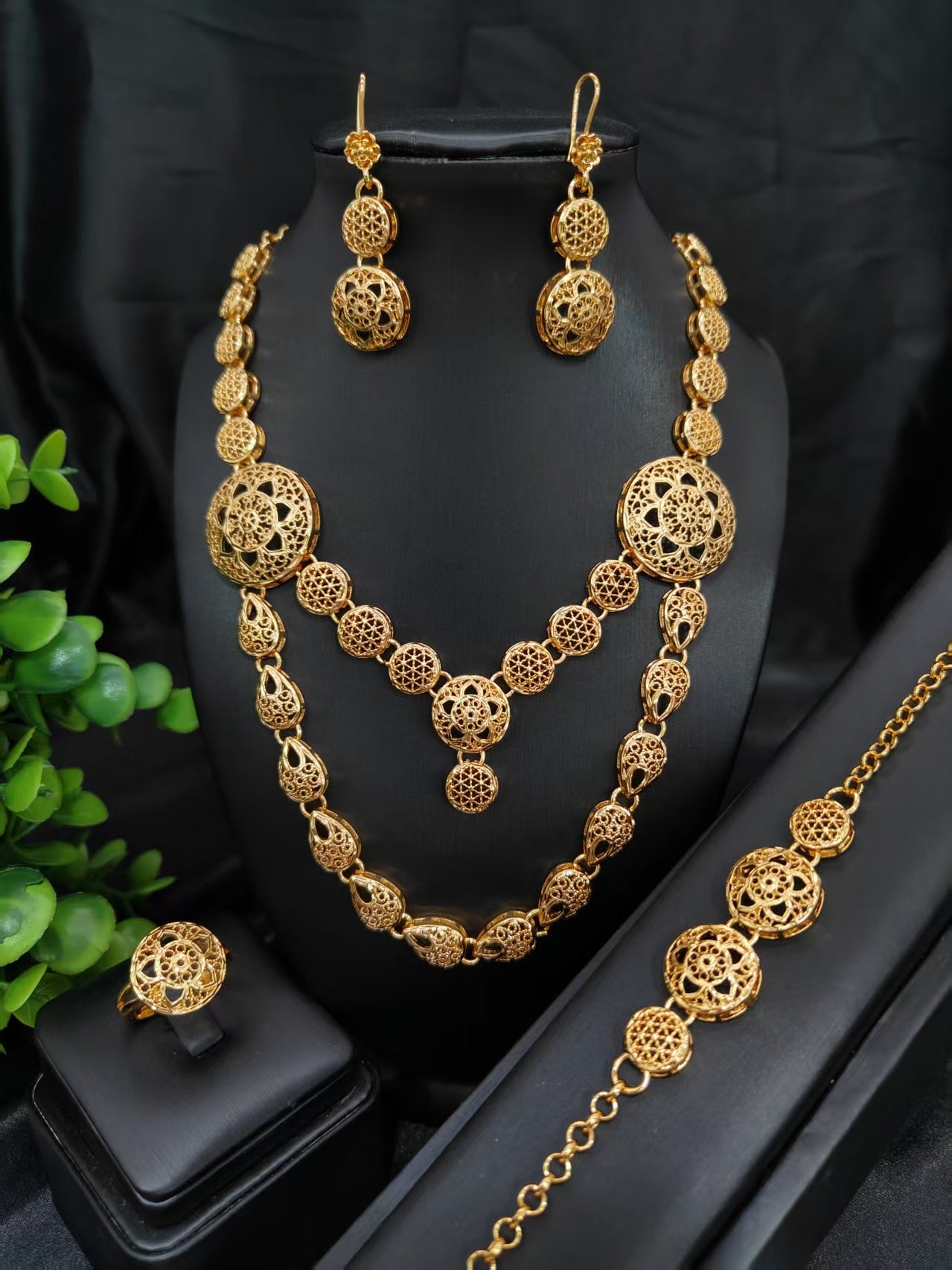 Hot Sale Recommendation Dubai24K Gold Women's Jewelry Set Middle Eastern Bride Necklace Earrings Ring Bracelet Four-Piece Set