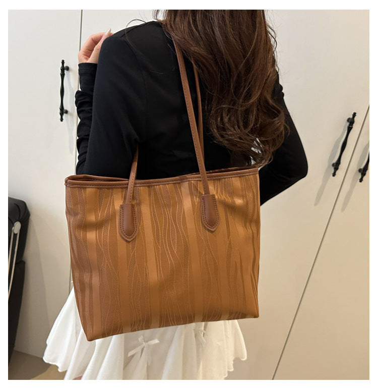 Casual Patchwork Fashion Large Capacity Pendant2025Spring New Fashion Commuting Texture Casual Shoulder Tote Bag for Women
