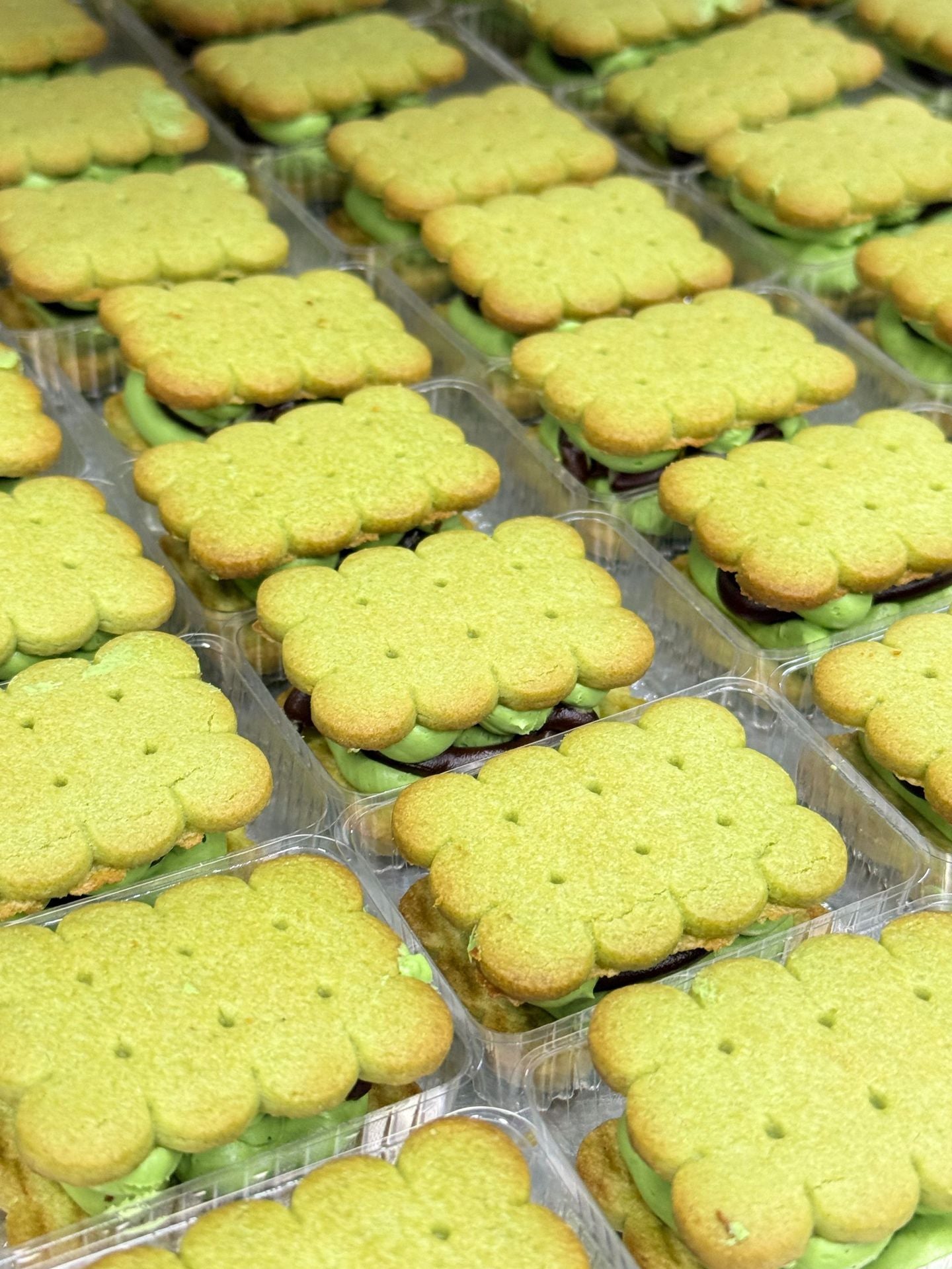 Frozen Chewy Butter Sandwich Cookies Matcha Chocolate Multi-flavor Ice Cream Texture Cake Snacks Factory
