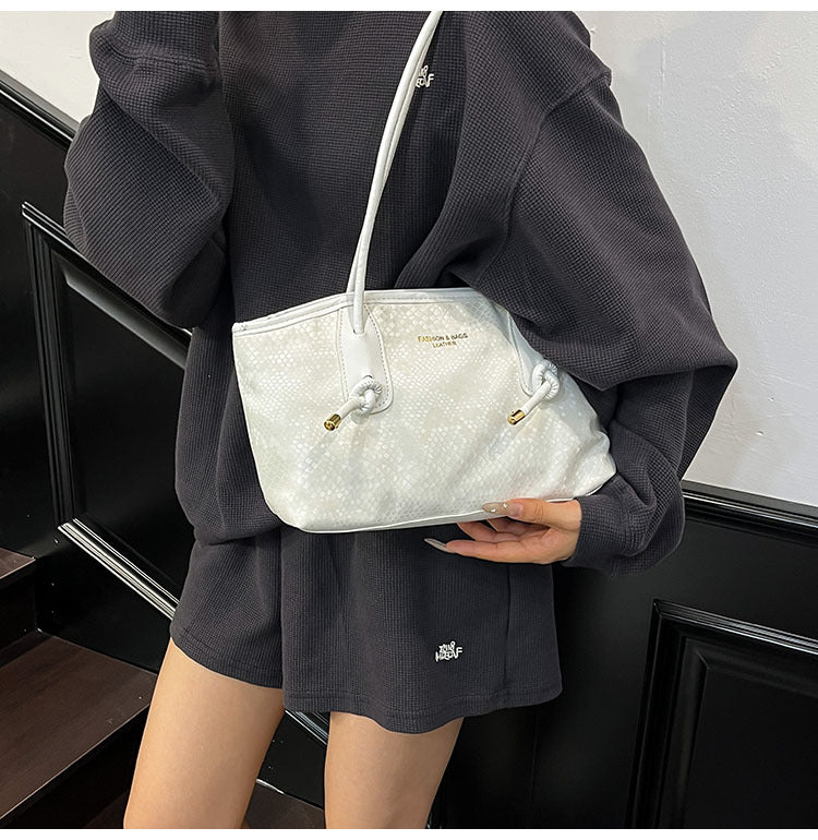 High-end stylish large-capacity women's bag2025New Spring and Summer Niche Single Shoulder Underarm Bag for Work and Commuting