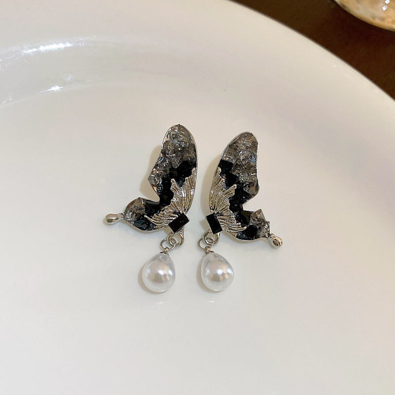 Pearl Earrings with a Sense of Sophistication Real Gold Electroplated Silver Needle French Retro Palace Style Earrings Versatile Ear Jewelry Wholesale