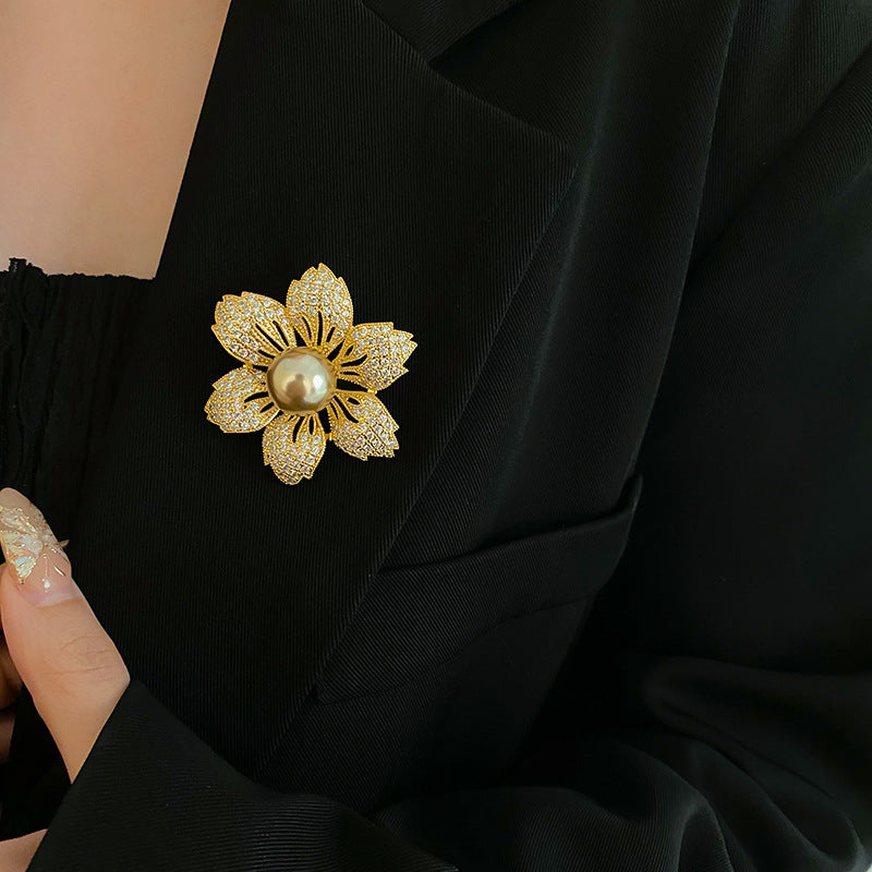 Real Gold Plated Zircon Flower Pearl Brooch Fashionable Elegant Pin Light Luxury High-end Accessories Factory Wholesale