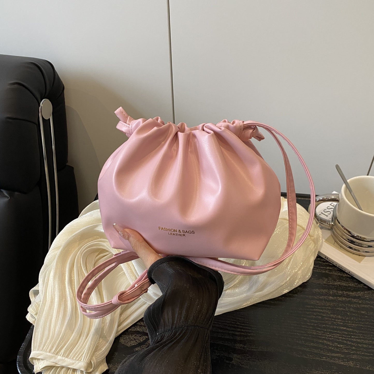 This year's trendy casual fashion elegant women's bag2025New versatile trendy single-shoulder bag with a high-end feel bucket bag