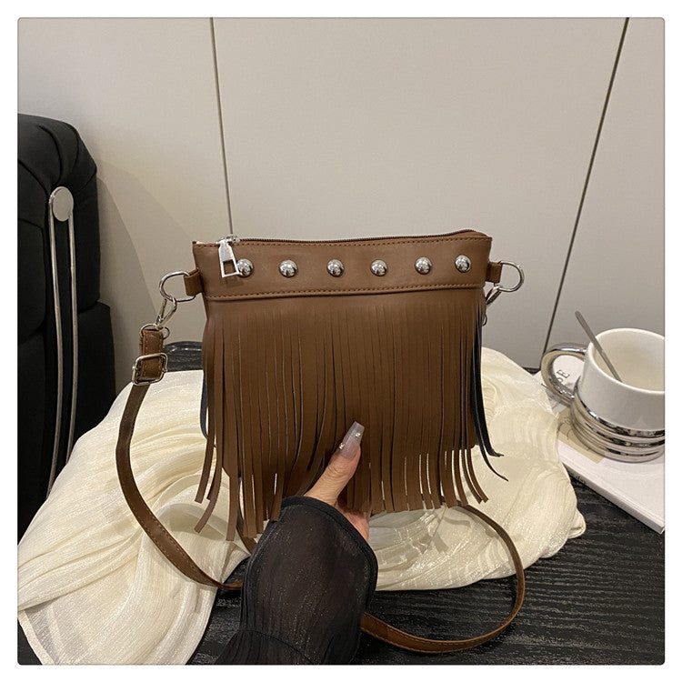 French retro tassel commuter bucket bag for women2025Summer new cross-border style soft shoulder crossbody tassel bag