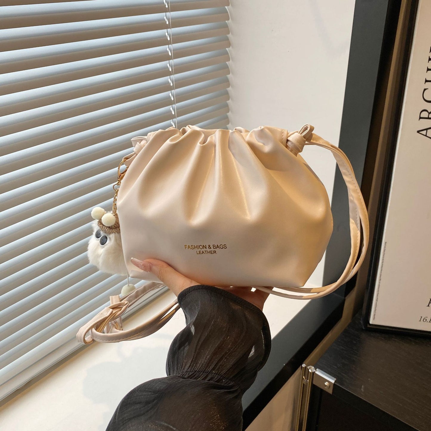 This year's trendy casual fashion elegant women's bag2025New versatile trendy single-shoulder bag with a high-end feel bucket bag