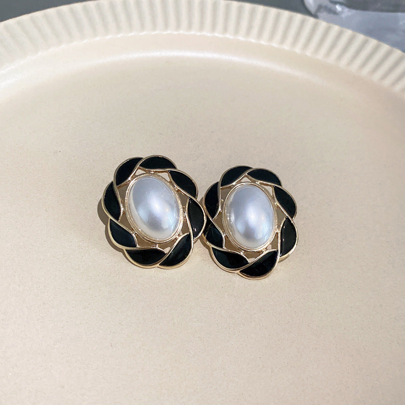 Medieval vintage Silver Needle Stud Earrings Elegant Light Luxury Palace Style Pearl Earrings Versatile High-end Vintage Earrings