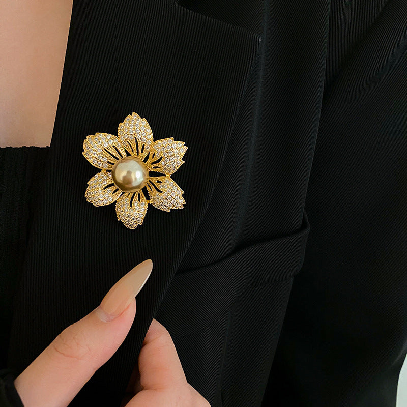 Real Gold Plated Zircon Flower Pearl Brooch Fashionable Elegant Pin Light Luxury High-end Accessories Factory Wholesale