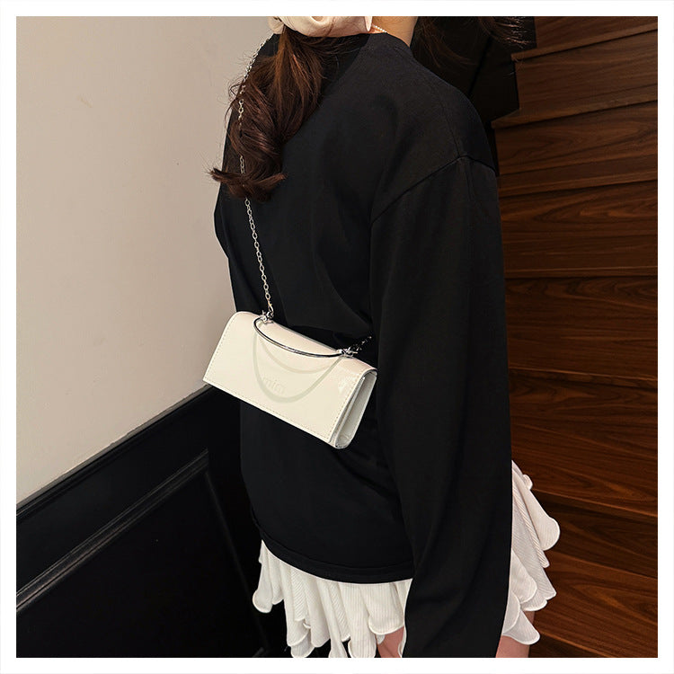 2025Spring New Chain Women's Bag Fashion Simple Stylish Single Shoulder Crossbody Bag Retro Handheld Small Square Women's Bag