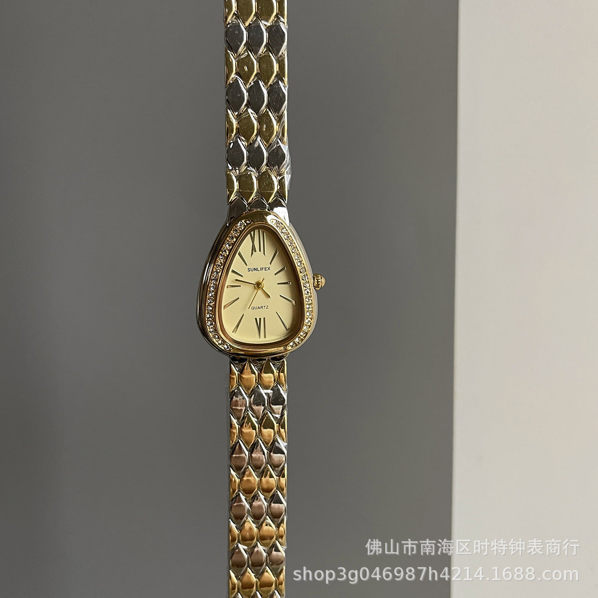 Internet Celebrity Middle Ages vintage Vintage Chain Watch for Women, Light Luxury, Mother-of-Pearl, High Aesthetic, Fashionable, Elegant, Live Streaming, Cross-Border
