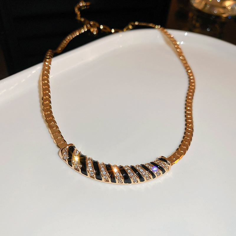 Medieval vintage Light Luxury Necklace Palace Style Heavy Craft Inlaid Diamond Water Drop Collarbone Chain High-end Vintage Necklace for Women