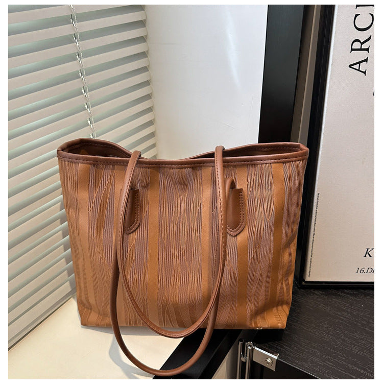 Casual Patchwork Fashion Large Capacity Pendant2025Spring New Fashion Commuting Texture Casual Shoulder Tote Bag for Women