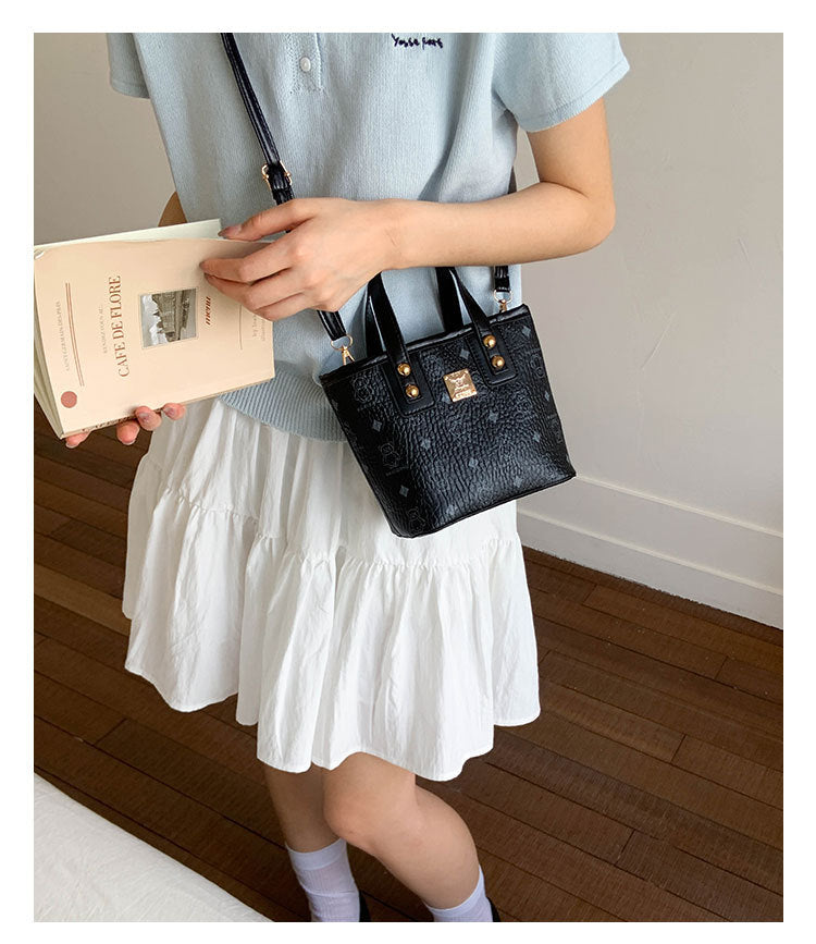 Large Capacity Stylish Versatile Korean Version ins Women's Bag2025New fashionable and high-end one-shoulder tote bag