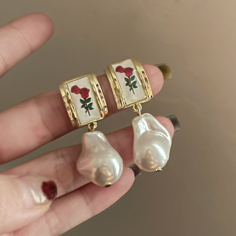 Pearl Earrings with a Sense of Sophistication Real Gold Electroplated Silver Needle French Retro Palace Style Earrings Versatile Ear Jewelry Wholesale