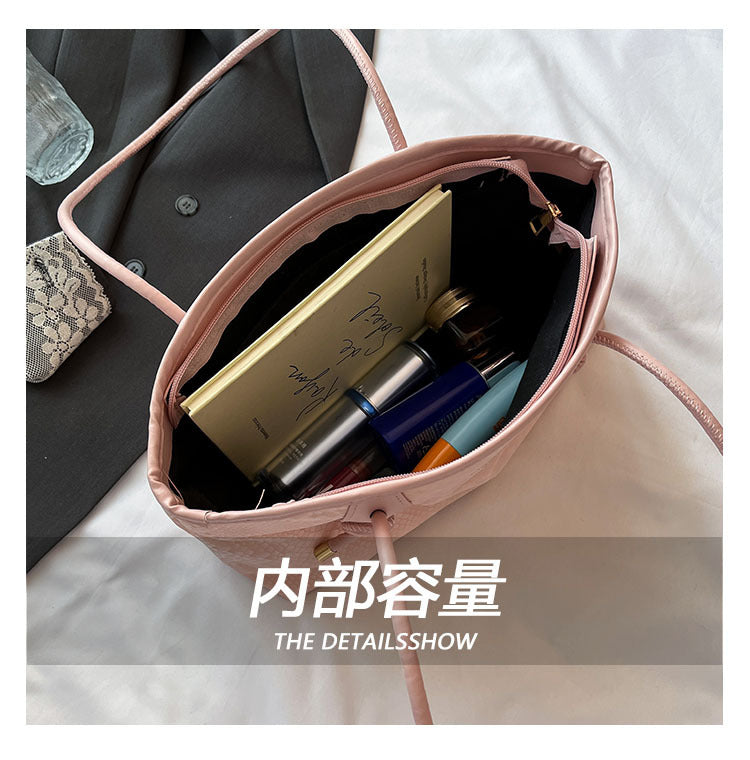 High-end stylish large-capacity women's bag2025New Spring and Summer Niche Single Shoulder Underarm Bag for Work and Commuting
