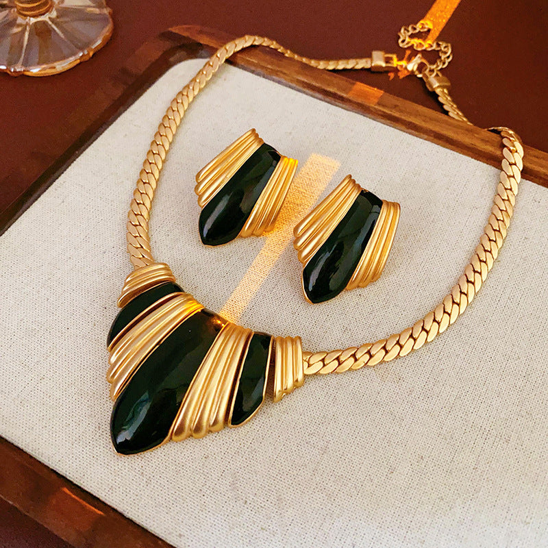 Medieval vintage Necklace French Retro Oil Drop Geometric Metal Necklace Light Luxury High-end Sense Women's Wholesale