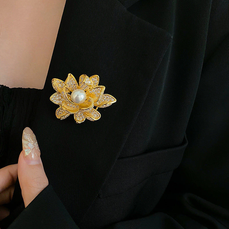 Real Gold Plated Zircon Flower Pearl Brooch Fashionable Elegant Pin Light Luxury High-end Accessories Factory Wholesale