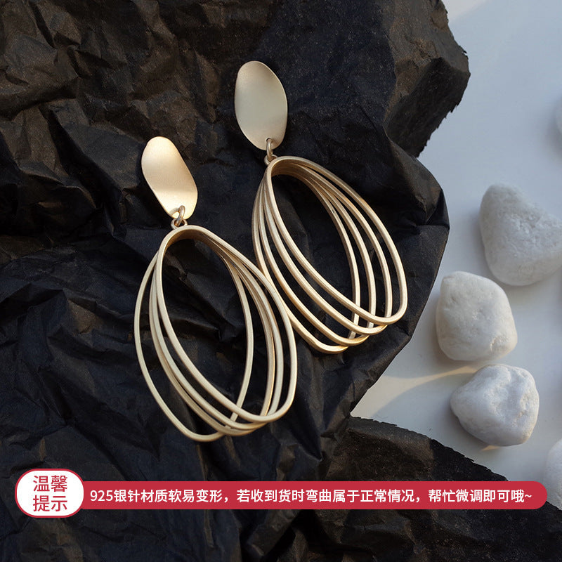 Silver Needle Metal Earrings High-end Simple Stud Earrings Fashion Versatile Light Luxury Unique Niche Earrings Yiwu Wholesale